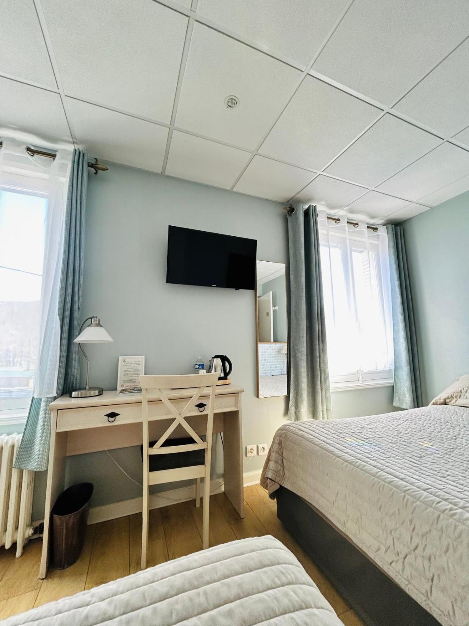 Logis Hotel L'Ayguelade Bielle Zewnętrze zdjęcie