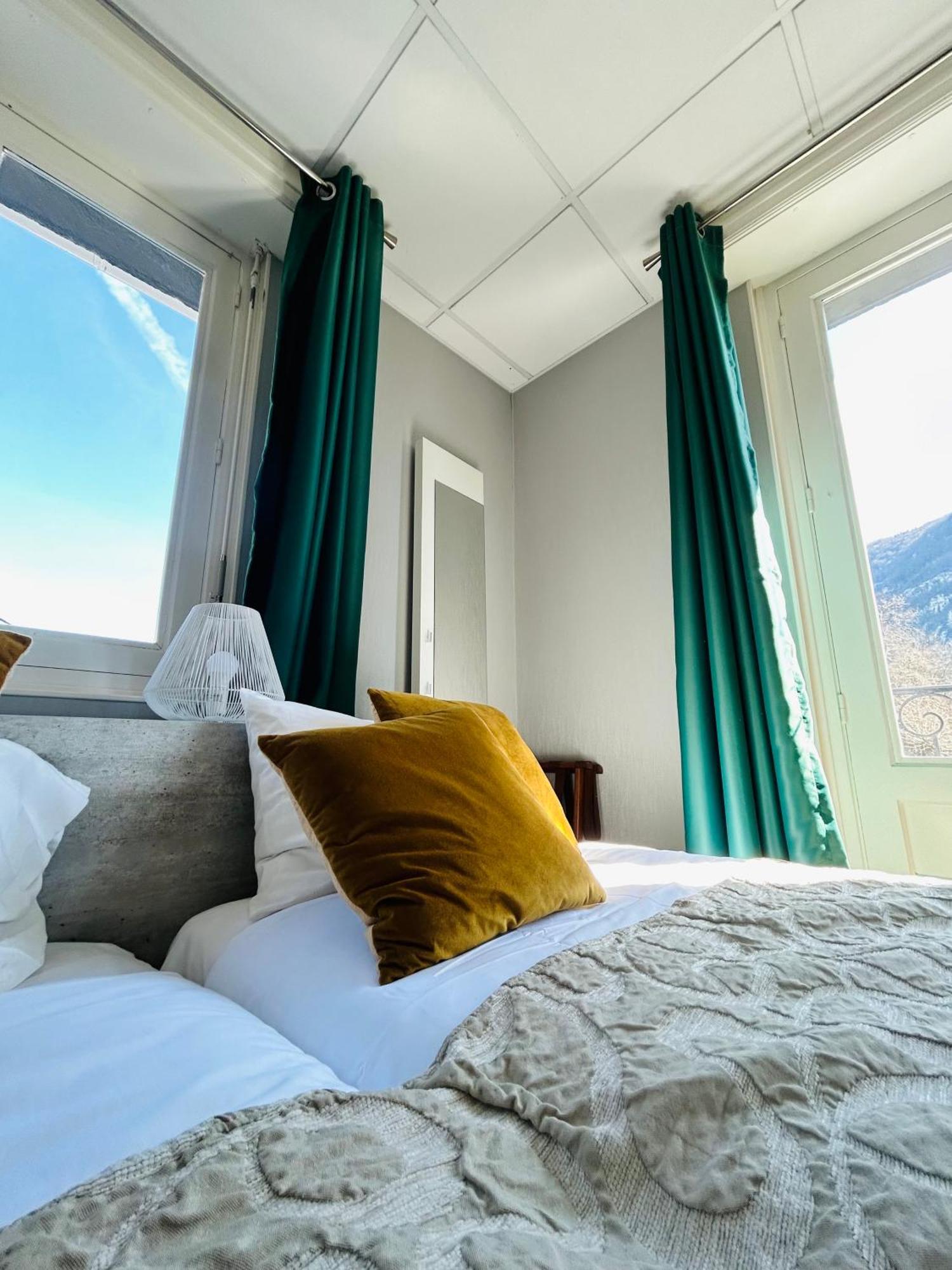 Logis Hotel L'Ayguelade Bielle Zewnętrze zdjęcie
