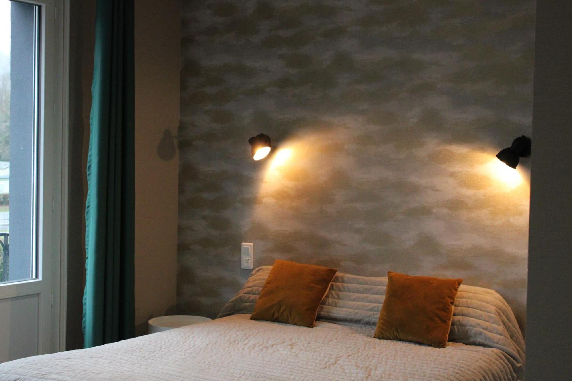Logis Hotel L'Ayguelade Bielle Zewnętrze zdjęcie