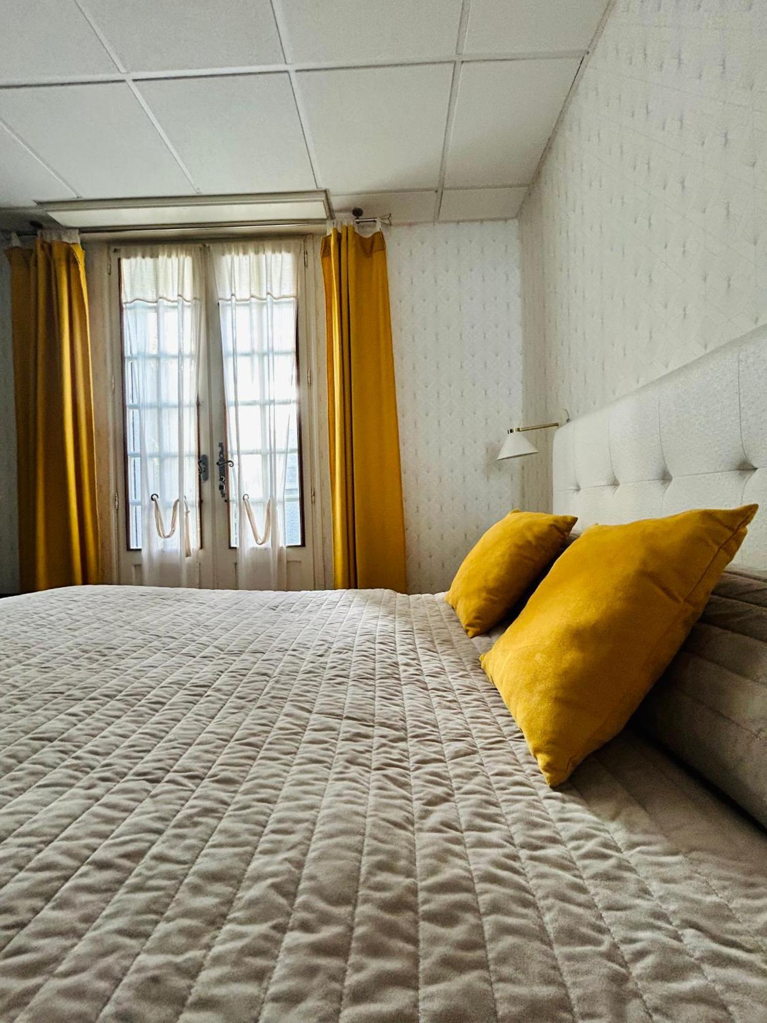 Logis Hotel L'Ayguelade Bielle Zewnętrze zdjęcie