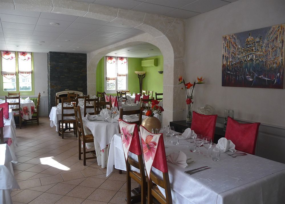 Logis Hotel L'Ayguelade Bielle Zewnętrze zdjęcie