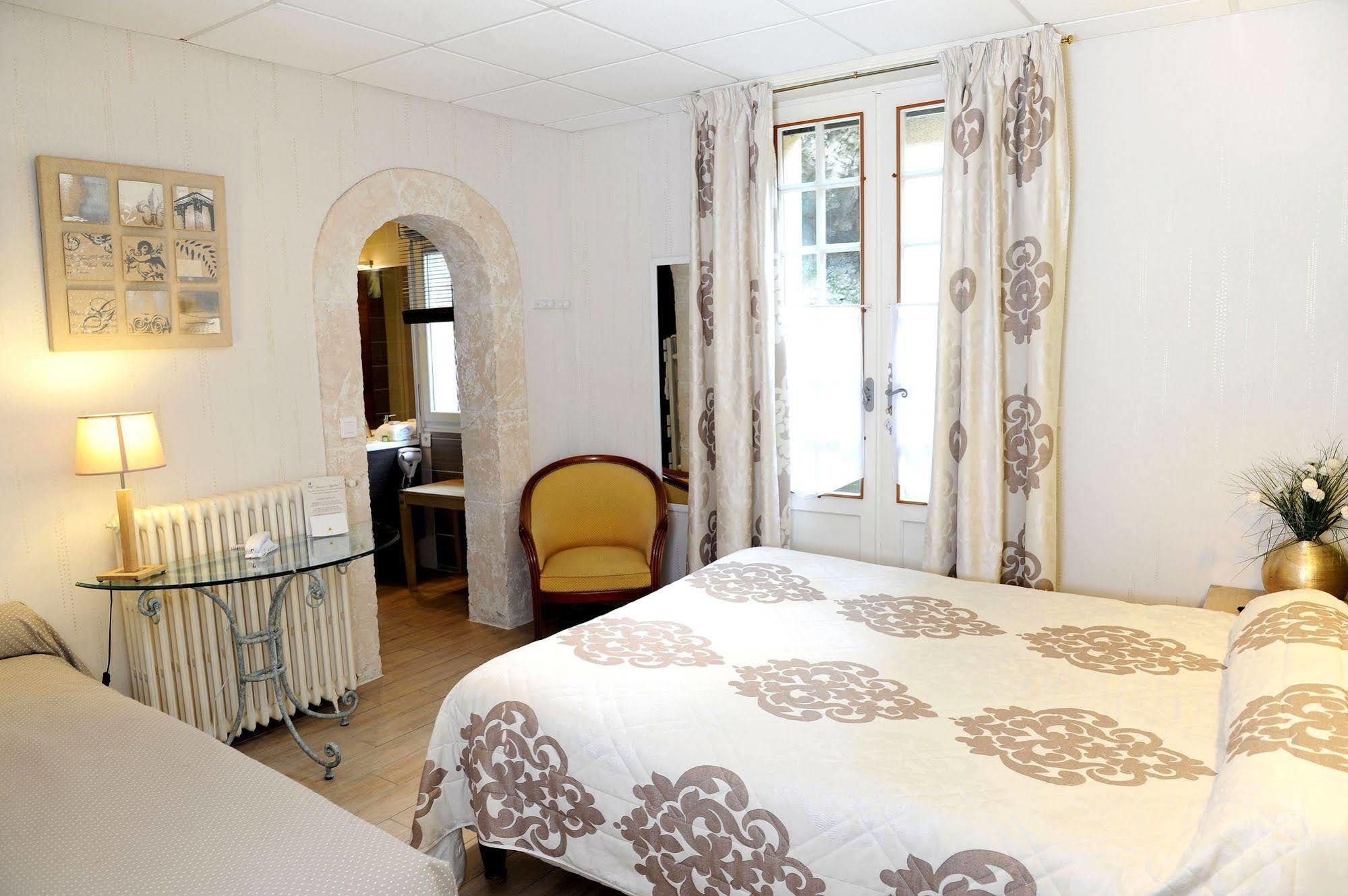 Logis Hotel L'Ayguelade Bielle Zewnętrze zdjęcie