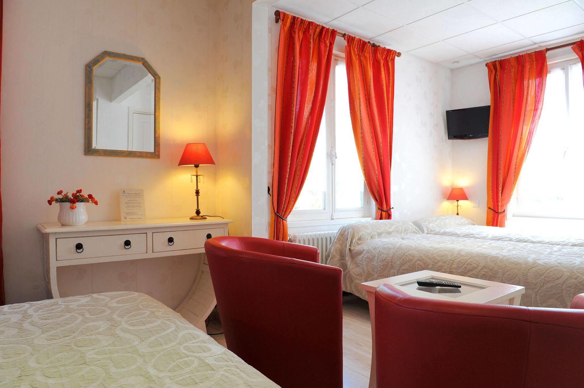 Logis Hotel L'Ayguelade Bielle Zewnętrze zdjęcie