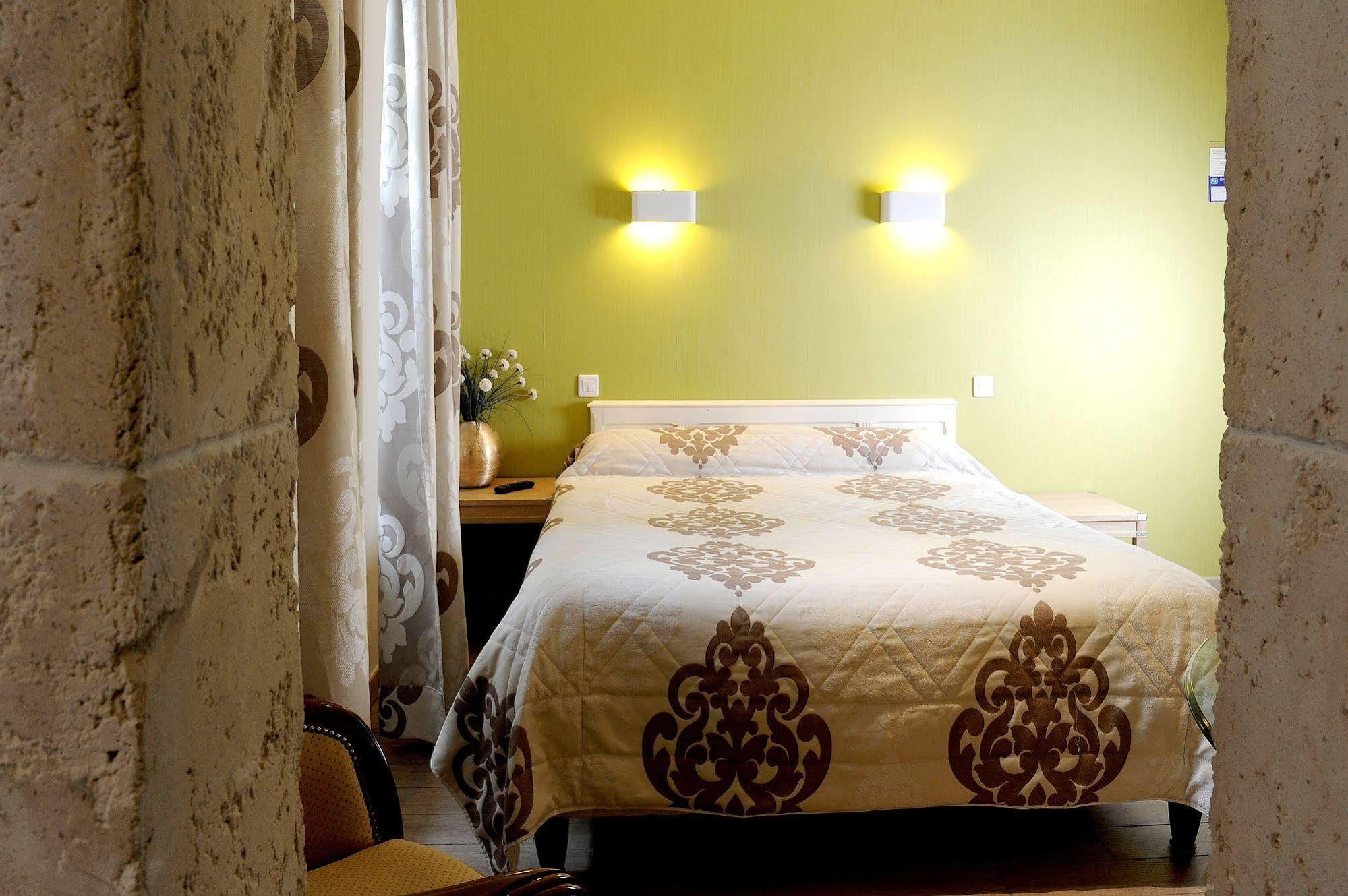 Logis Hotel L'Ayguelade Bielle Zewnętrze zdjęcie