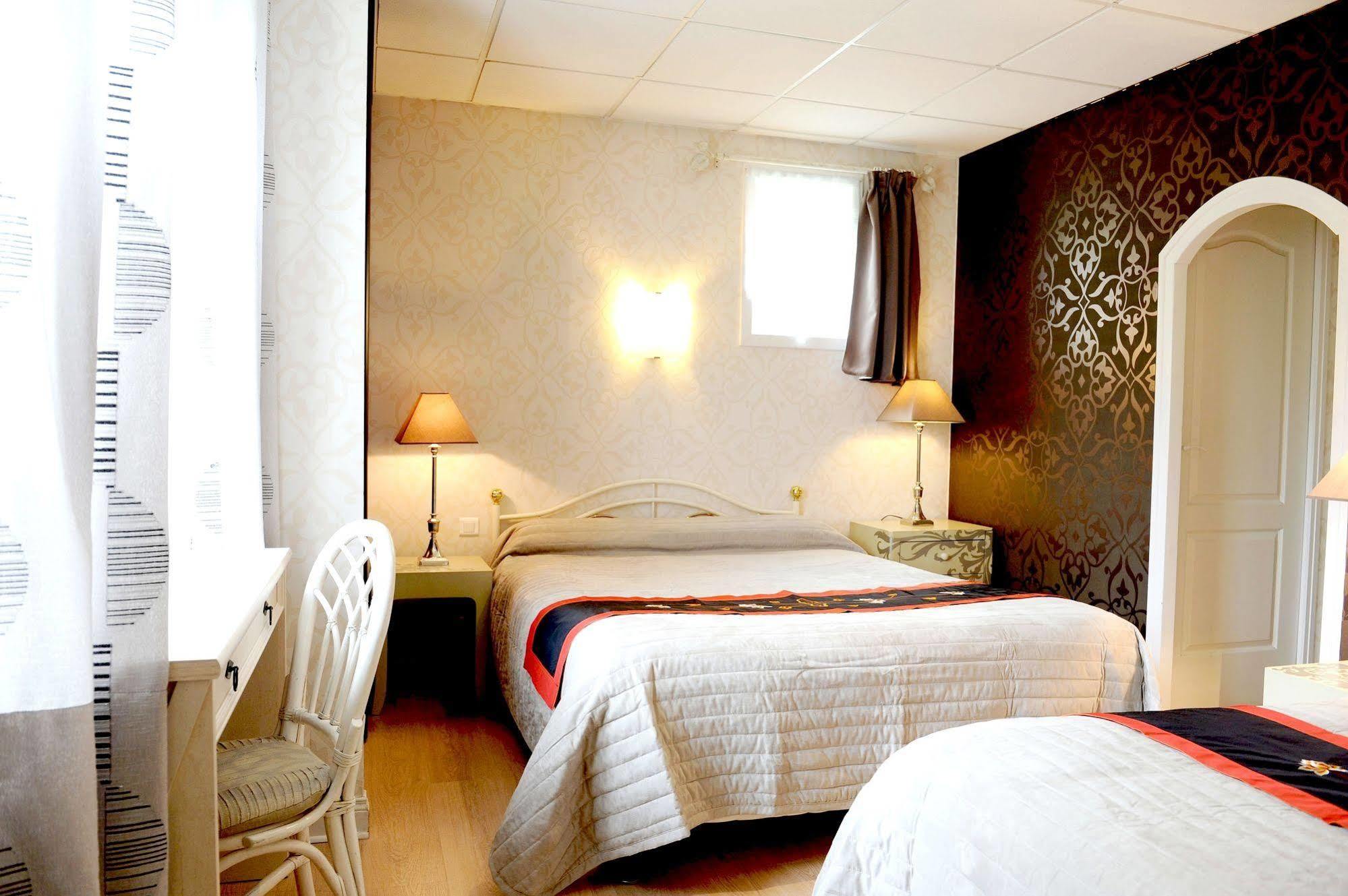 Logis Hotel L'Ayguelade Bielle Zewnętrze zdjęcie