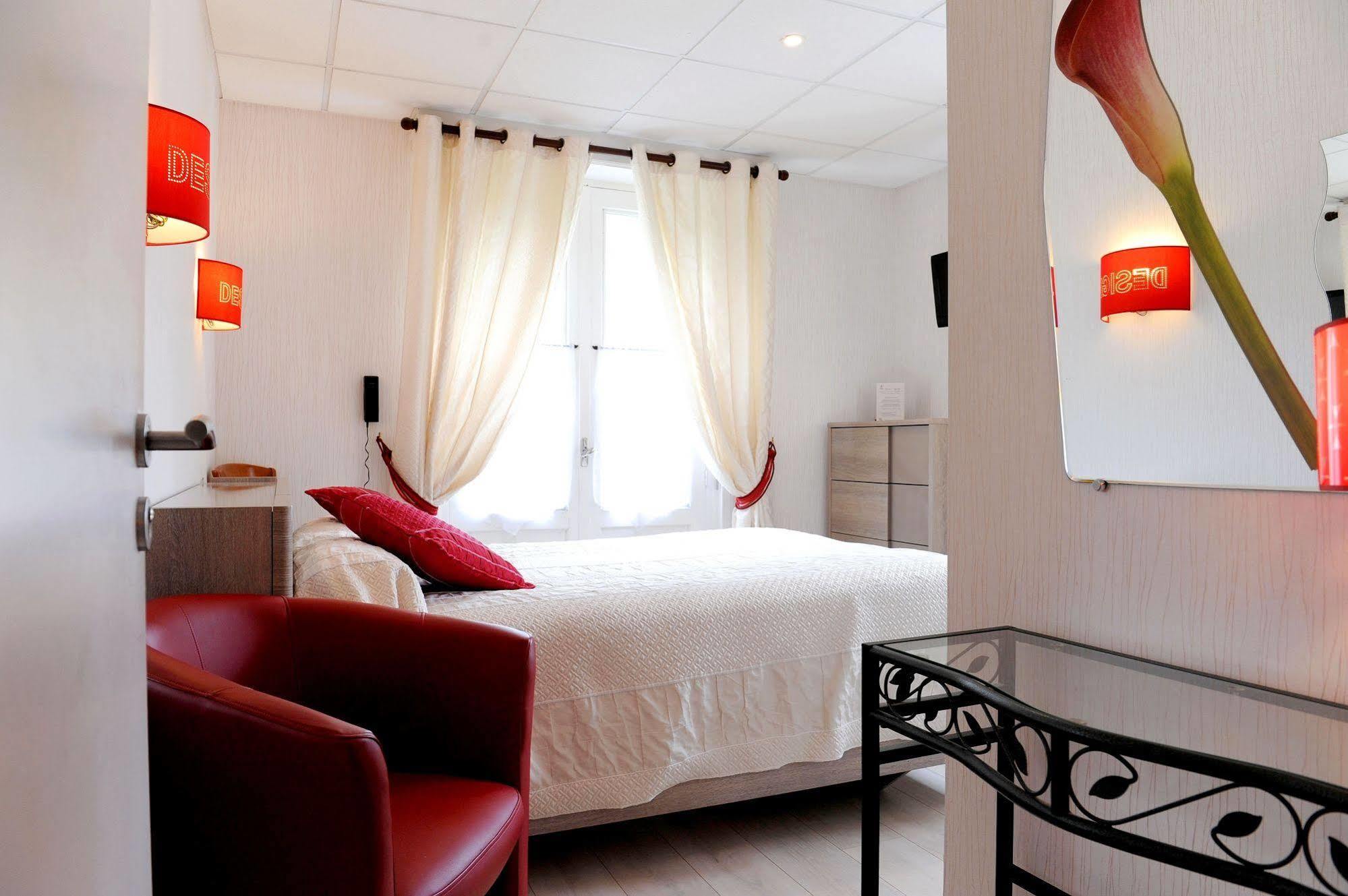 Logis Hotel L'Ayguelade Bielle Zewnętrze zdjęcie